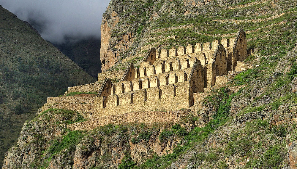 Qollqa, greniers publics à deux étages, magasins de l’Inca - Pinkuylluna au N-E d’Ollantaytambo